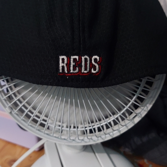 Cleveland Indians New Era Red/Navy 2019 BattingPractice 39thirty flex hat - Picture 2 of 5